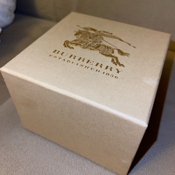 Burberry Watch Box (with passport) - Picture 5 of 5